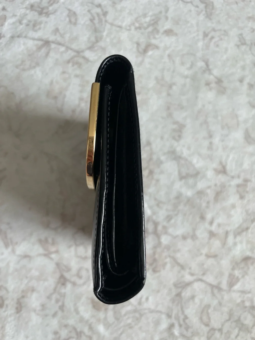Gucci Black Patent Leather Trifold Wallet with Gold Bar Detail